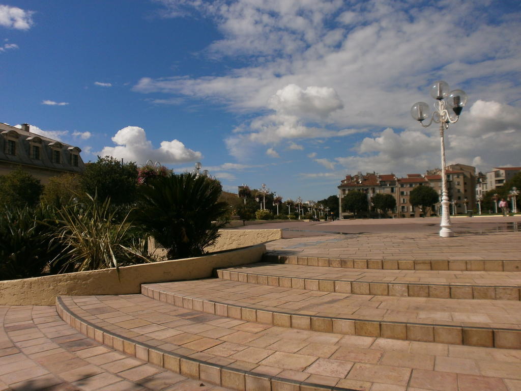 Hotel Bonaparte Toulon Bagian luar foto