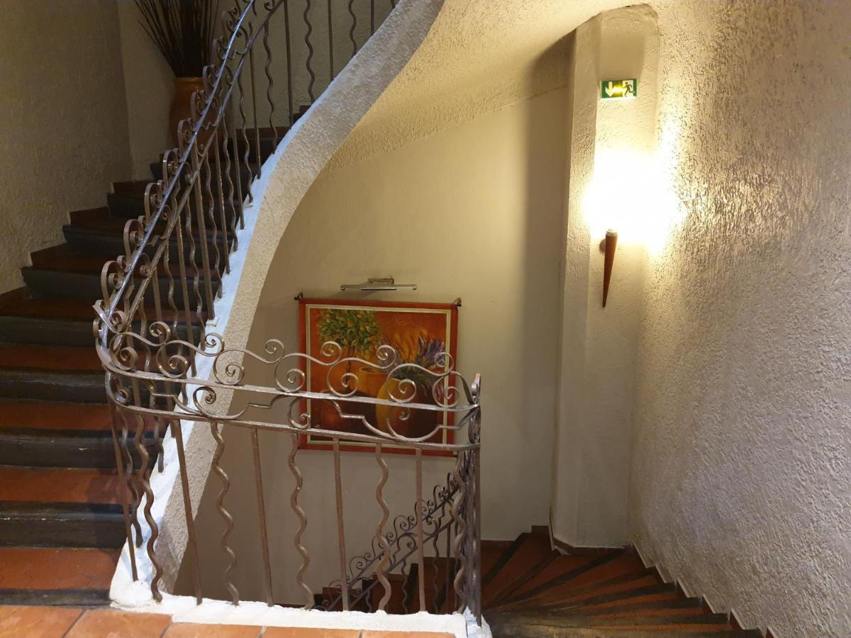 Hotel Bonaparte Toulon Bagian luar foto